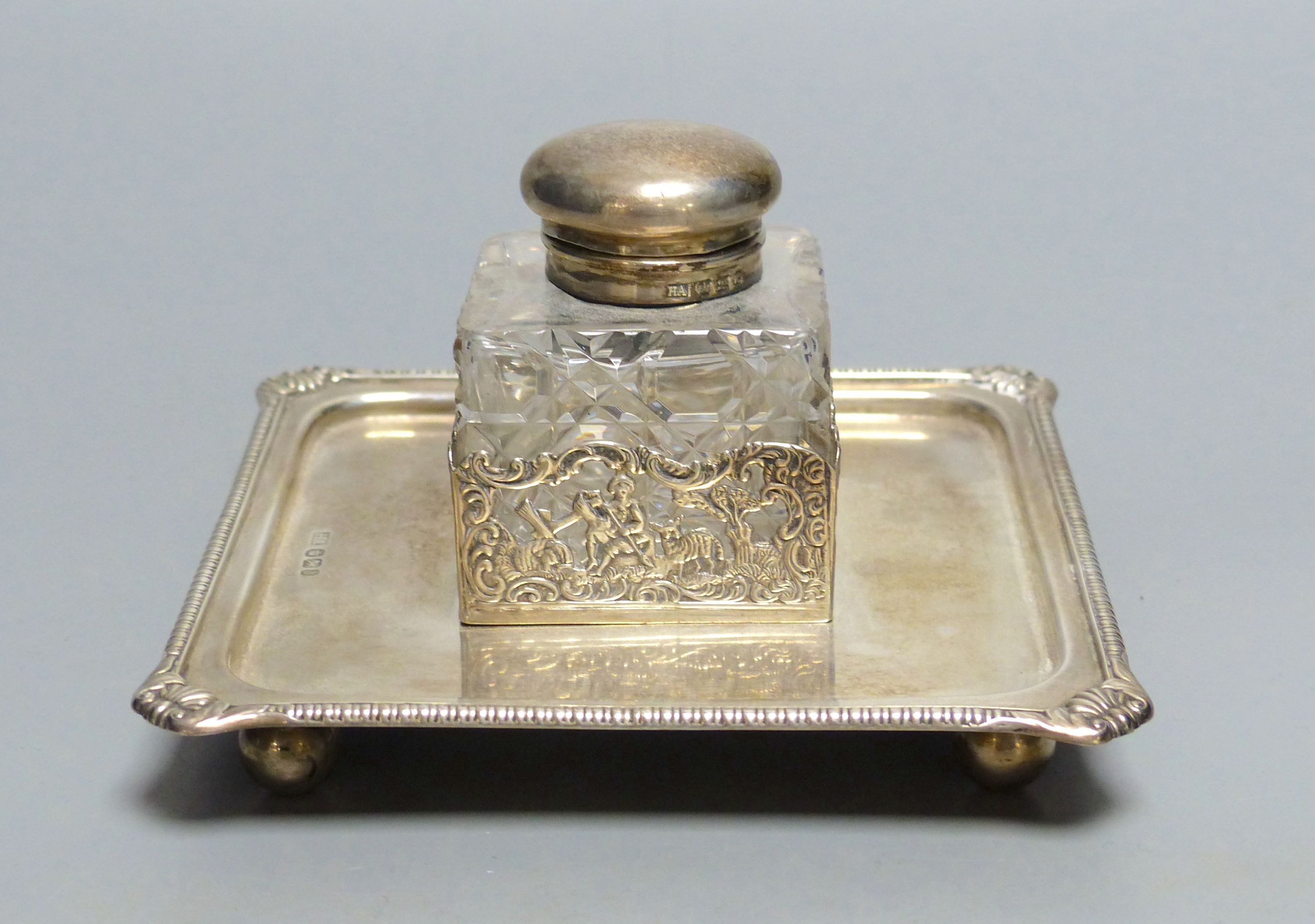 A late Victorian silver inkstand with mounted cut glass well, Atkin Brothers, Sheffield, 1896, stand 13.1cm, 6oz.